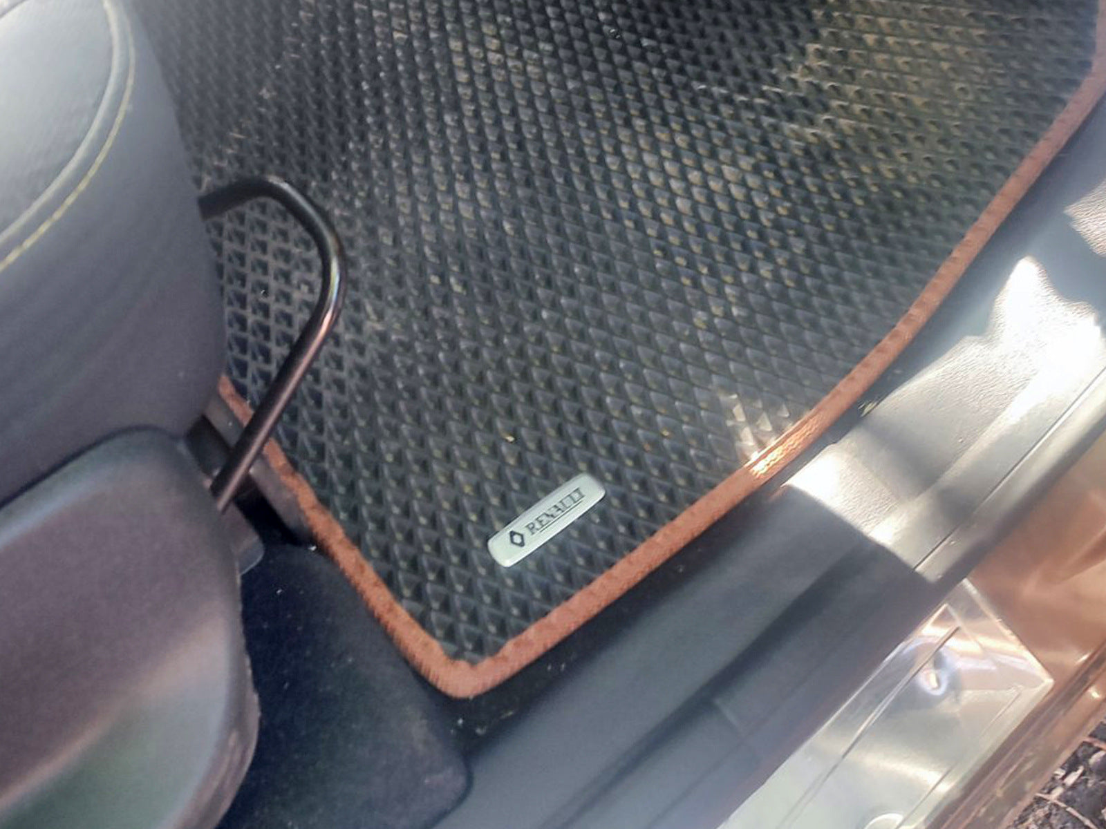 Aluminum Badge for Car Mats (1 pc) for Renault - image 2