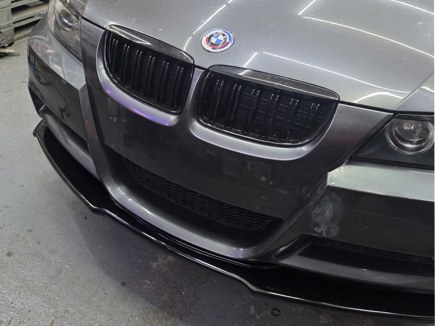 Kidney Grilles M-Look (for E-90/91, 2005-2008, Gloss Black) for BMW 3 Series E90/E91 2005-2011 - image 1