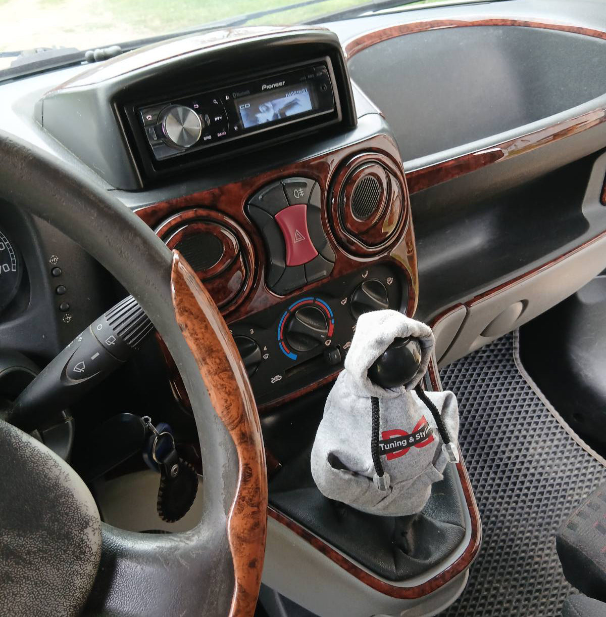 Gear Shift Cover Hoodie V931 (DD) - image 3