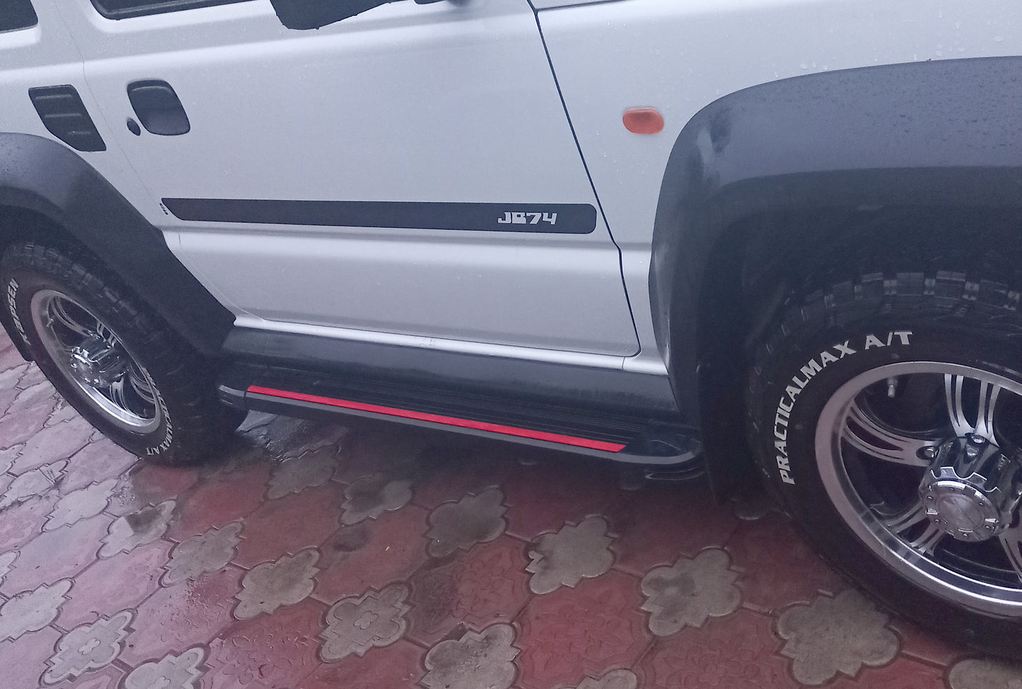 Side Steps Maya Red (2 pcs, Aluminum) for Suzuki Jimny 2018- - image 1