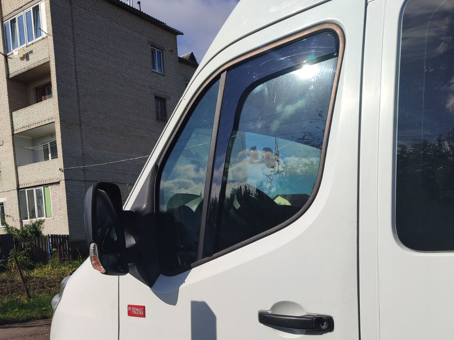 In-Channel Wind Deflectors Niken Luxury (2 pcs) for Renault Master 2011-2023 - image 1