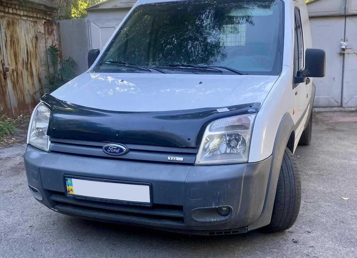 Hood Deflector V1 (EuroCap) for Ford Connect 2002-2006 - image 1