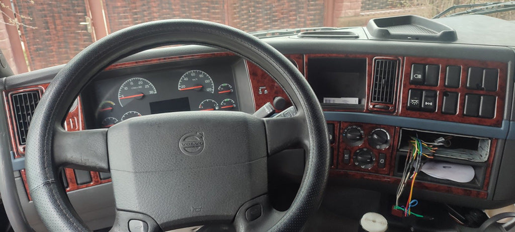 Dashboard Trim 2002-2008 (Wood Grain) for Volvo FH 1993-2012 - image 5