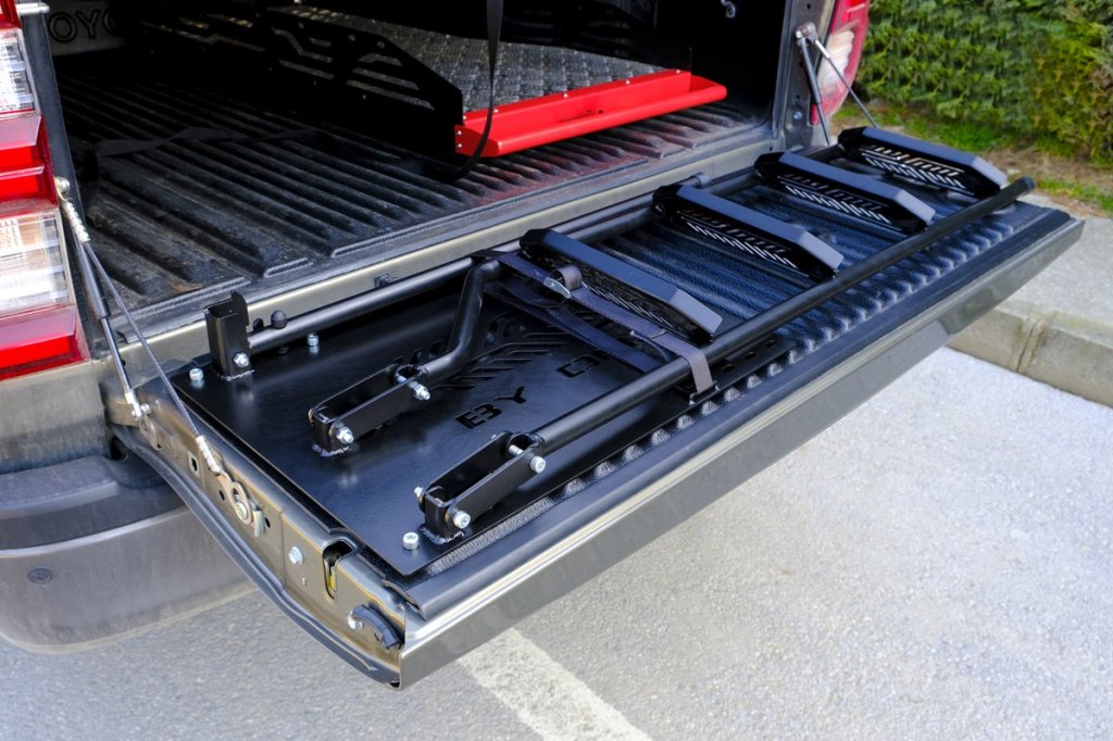 Truck Bed Ladder for Nissan Navara 2006-2015 - image 1