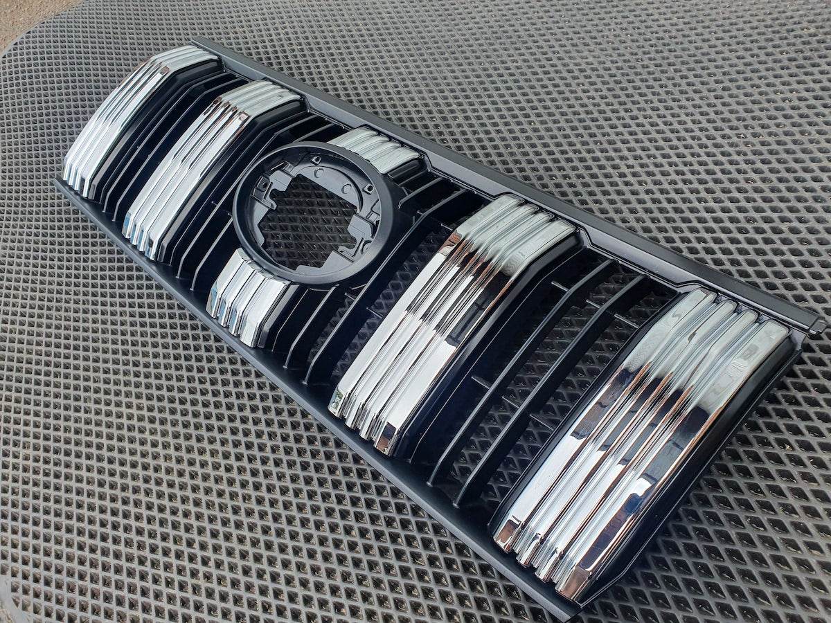 The chrome strips on the grille 2017↗︎ for Toyota Land Cruiser Prado 150 - Reelken Auto