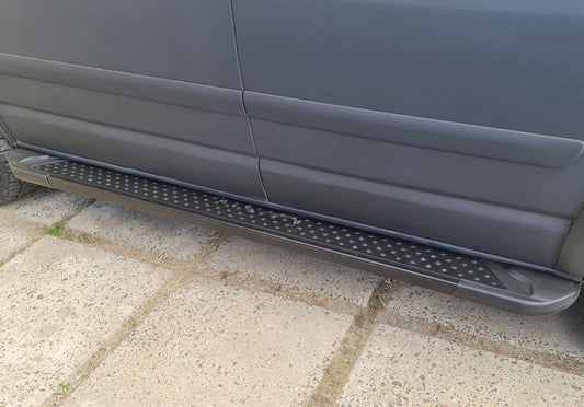 Side Steps X5-Type black (2 pcs, aluminum) for Volkswagen T5 Multivan 2003-2010 - image 1