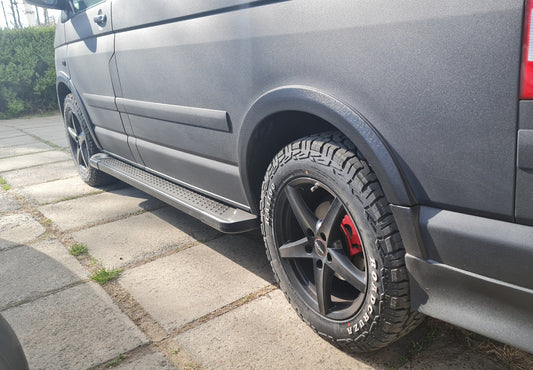 Side Steps X5-Type black (2 pcs, aluminum) for Volkswagen T5 Caravelle 2004-2010 - image 1