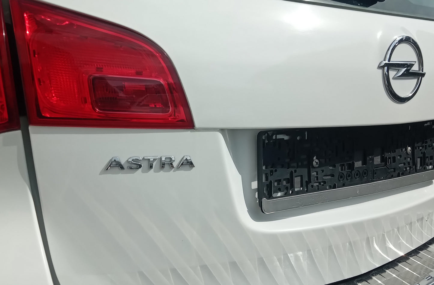 Emblem Astra 5177042 (120mm x 17mm) for Opel Astra J 2009-2015 - image 3