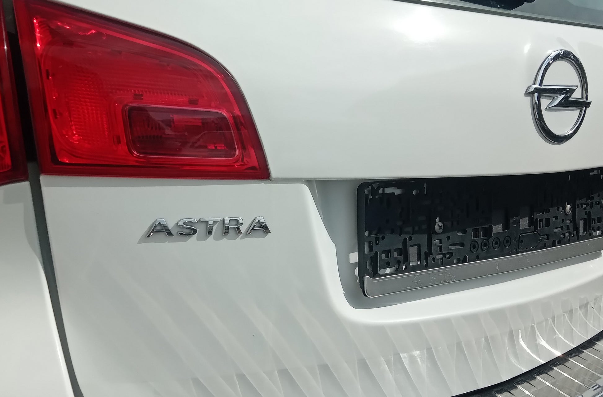 Emblem Astra 5177042 (120mm x 17mm) for Opel Astra J 2009-2015 - image 3