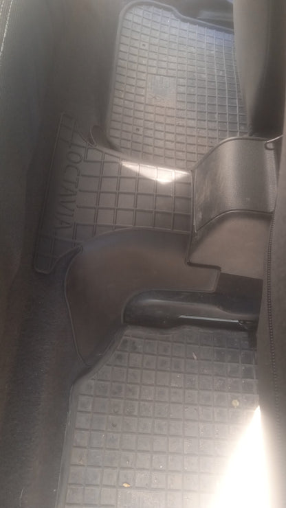 Rear Tunnel Rubber Mat (Polytep) for Skoda Octavia I Tour A4 1996-2010 - image 3