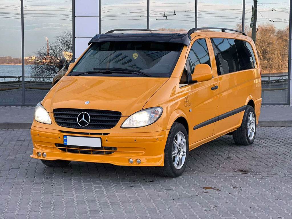 The visor on the windshield (gloss black, 5mm) for Mercedes Vito W639 2004-2014 - Reelken Auto
