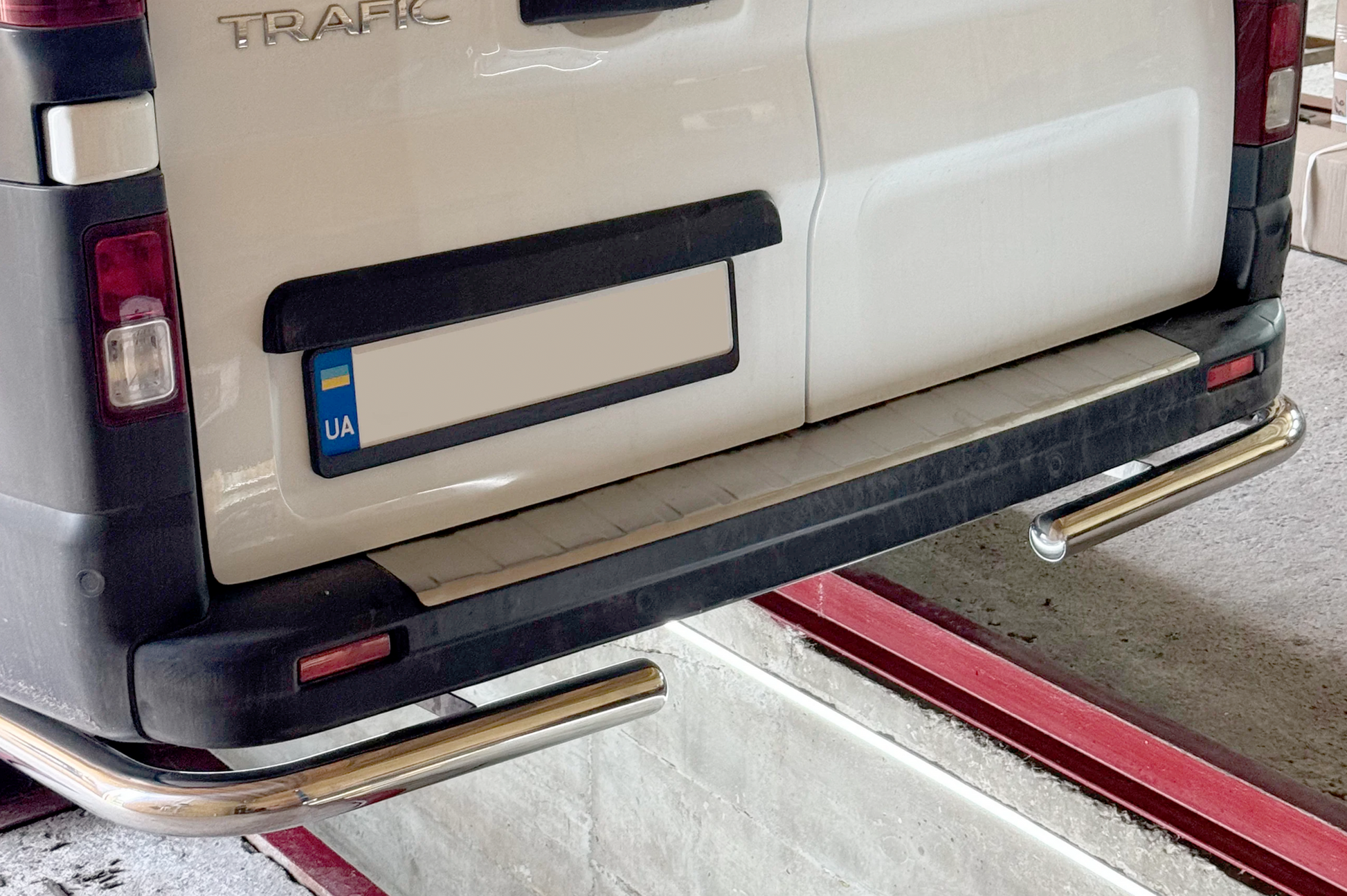 Rear Corner Bars (2 pcs, Stainless Steel) for Renault Trafic 2015- - image 1
