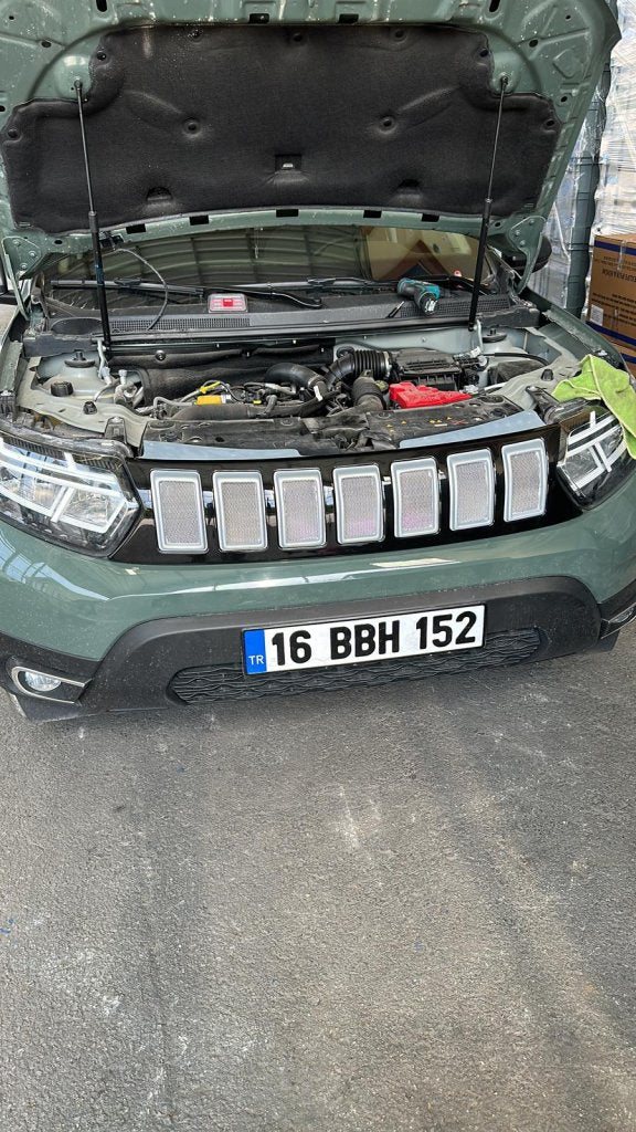 Front grille (gray) for Dacia Duster 2018-2024 - image 4