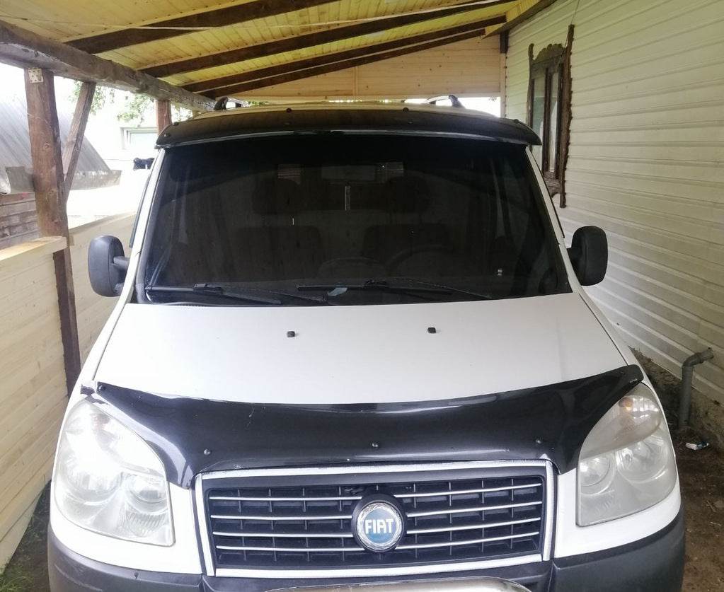 The visor on the windshield (gloss black, 5mm) for Fiat Doblo I 2001-2005 - Reelken Auto