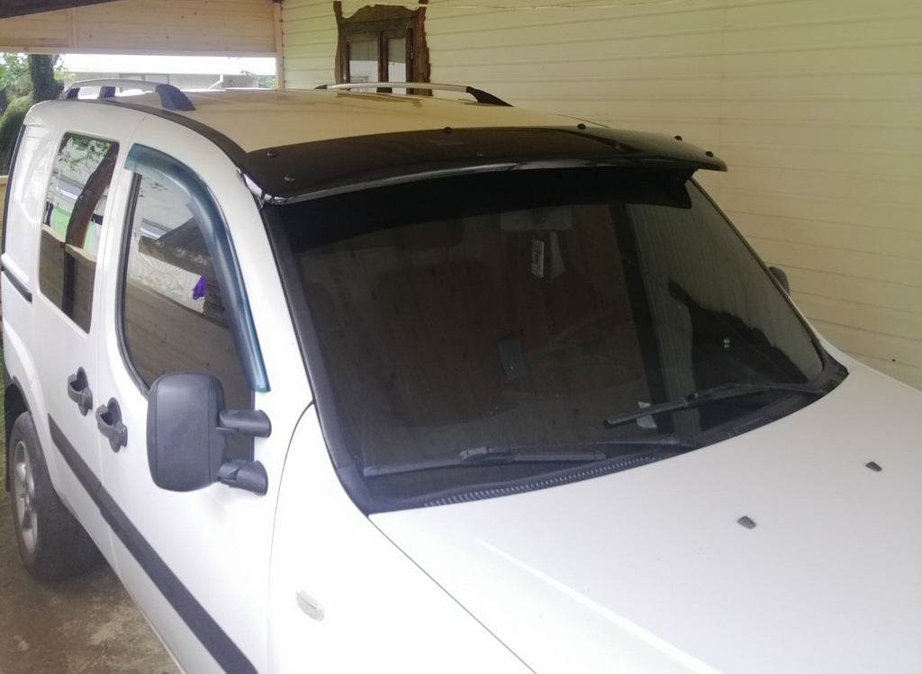 The visor on the windshield (gloss black, 5mm) for Fiat Doblo I 2001-2005 - Reelken Auto