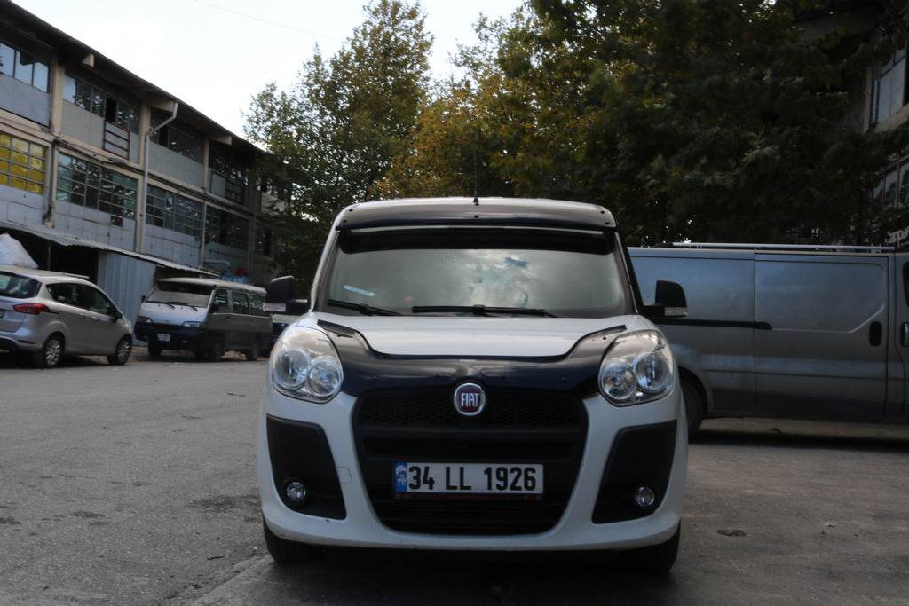 The visor on the windshield (gloss black, 5mm) for Opel Combo 2012-2018 - Reelken Auto