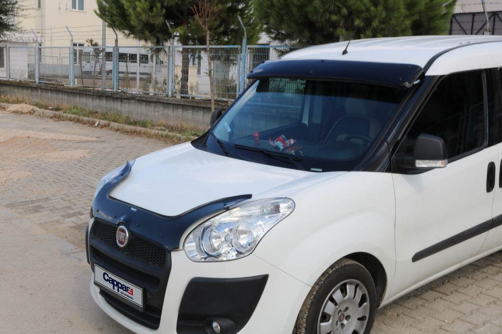 The visor on the windshield (gloss black, 5mm) for Fiat Doblo II 2010-2022 - Reelken Auto