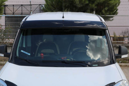 The visor on the windshield (gloss black, 5mm) for Fiat Doblo II 2010-2022 - Reelken Auto