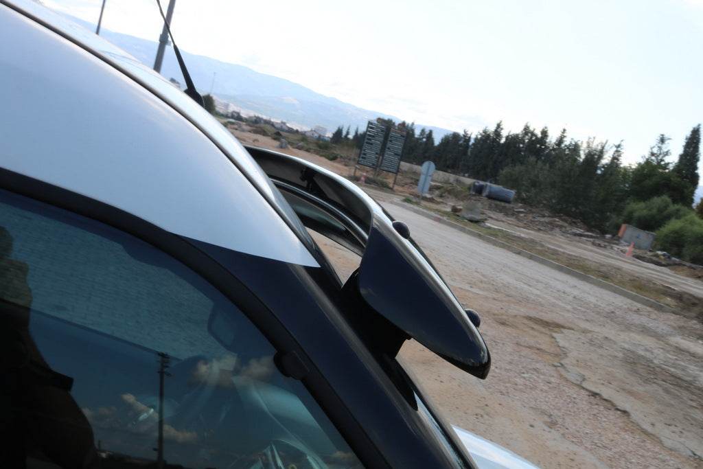The visor on the windshield (gloss black, 5mm) for Opel Combo 2012-2018 - Reelken Auto