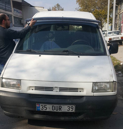 The visor on the windshield (gloss black, 5mm) for Citroen Jumpy 1996-2007 - Reelken Auto