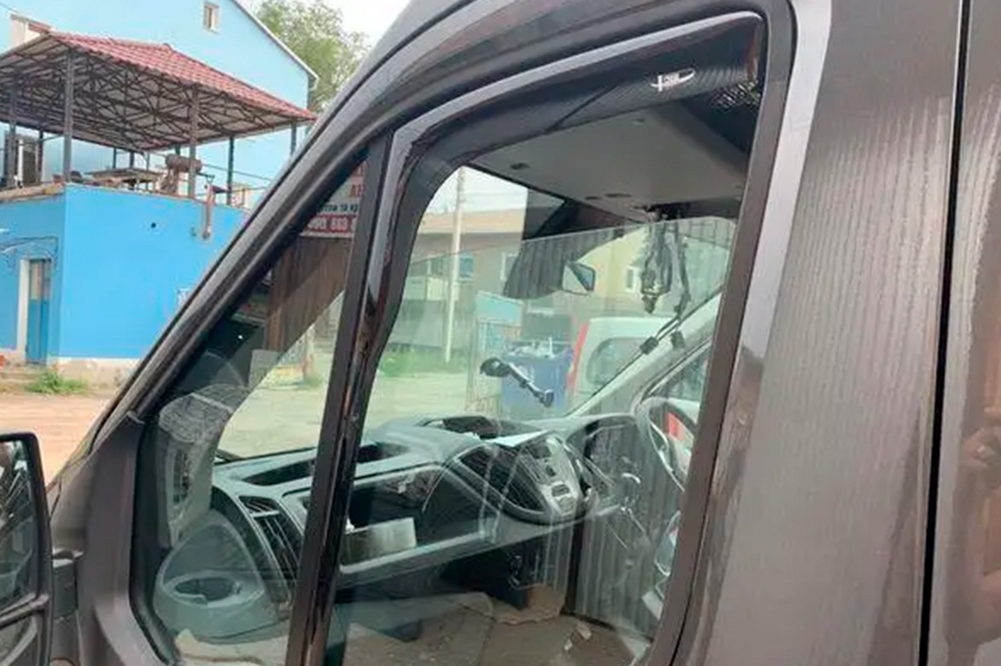 In-channel window deflectors (2 pcs, HIC) for Volkswagen Crafter 2006-2016 - image 12