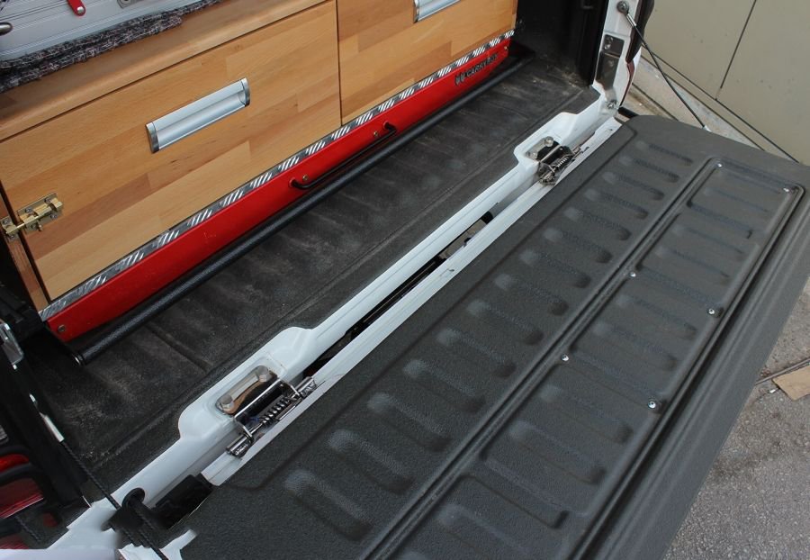 Soft opening mechanism for tailgate for Mitsubishi L200 2015-2024 - image 1