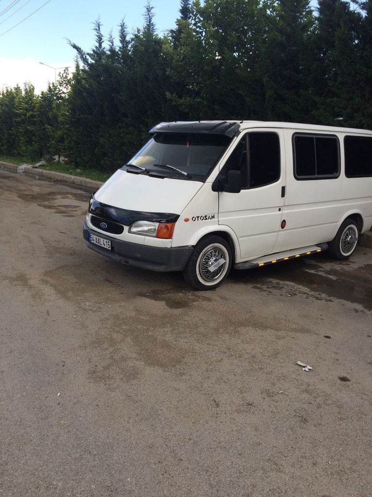 The visor on the windshield (gloss black, 5mm) for Ford Transit 1991-2000 - Reelken Auto