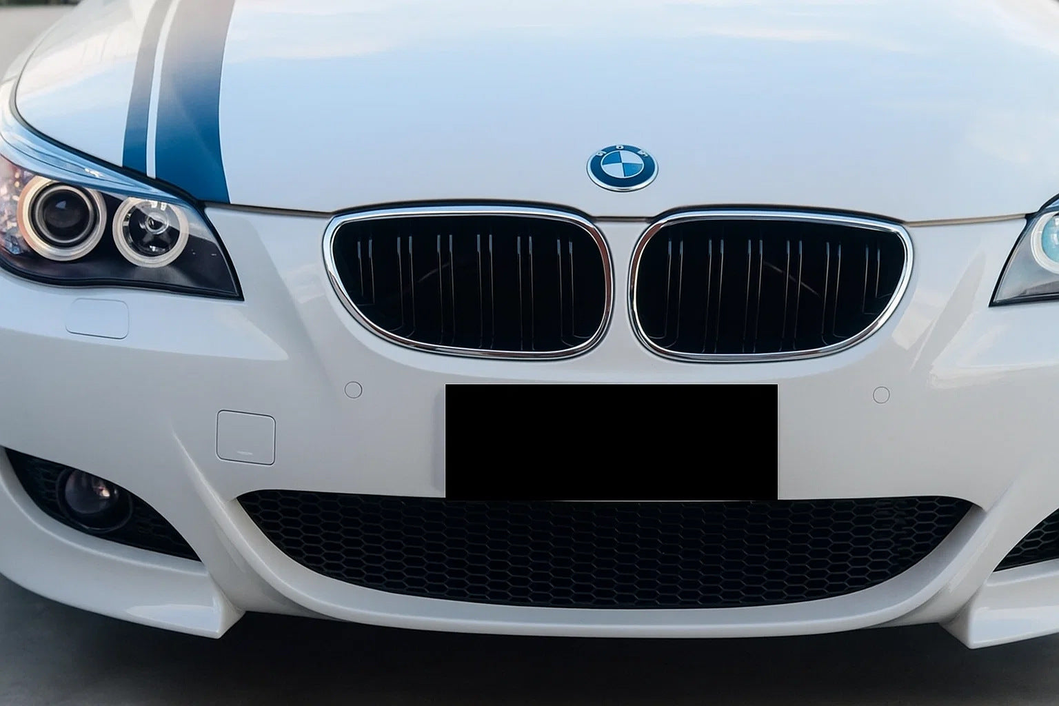 Kidneys M-Look (Gloss Black with Chrome Trim) for BMW 5 Series E60/E61 2003-2010 - image 1