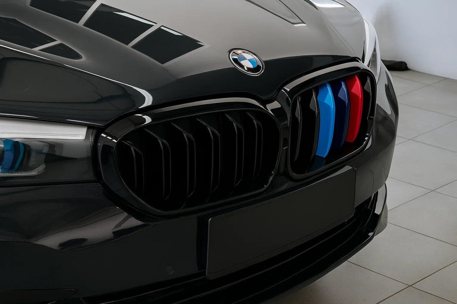M-Look V1 Kidney Grilles (2021+, M-Color) for BMW 5 Series G30/G31 2017-2023 - image 3