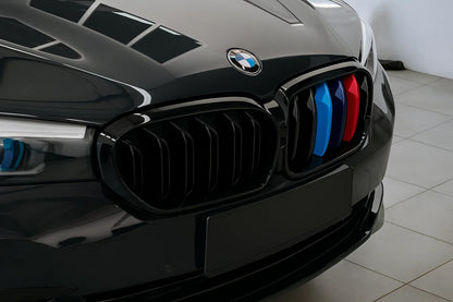 M-Look V1 Kidney Grilles (2021+, M-Color) for BMW 5 Series G30/G31 2017-2023 - image 3