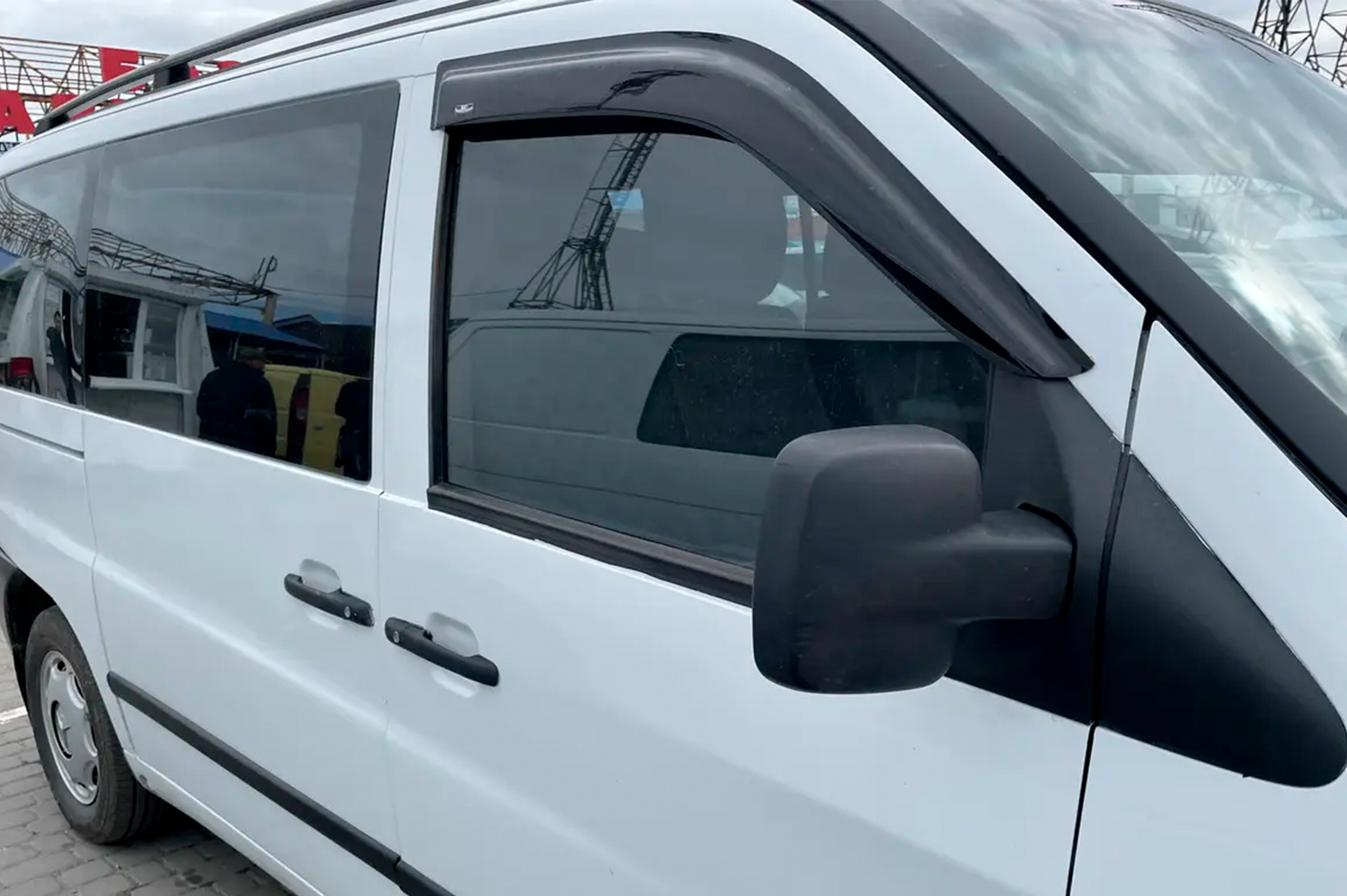Window Deflectors (2 pcs, HIC) for Mercedes Vito W638 1996-2003 - image 1