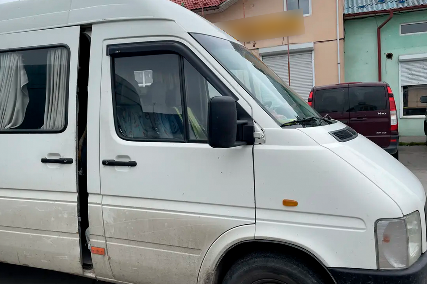 Window Deflectors (2 pcs, HIC) for Volkswagen LT 1995-2006 - image 1