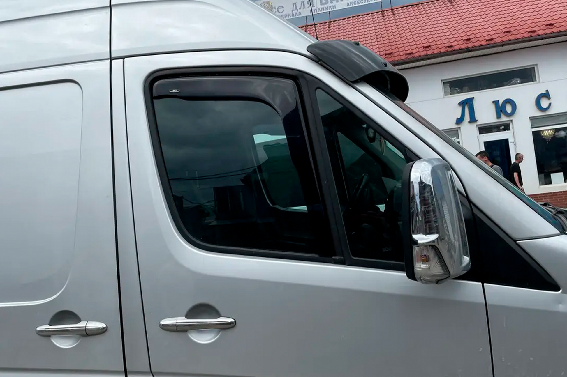 In-channel window deflectors (2 pcs, HIC) for Mercedes Sprinter W906 2006-2018 - image 3