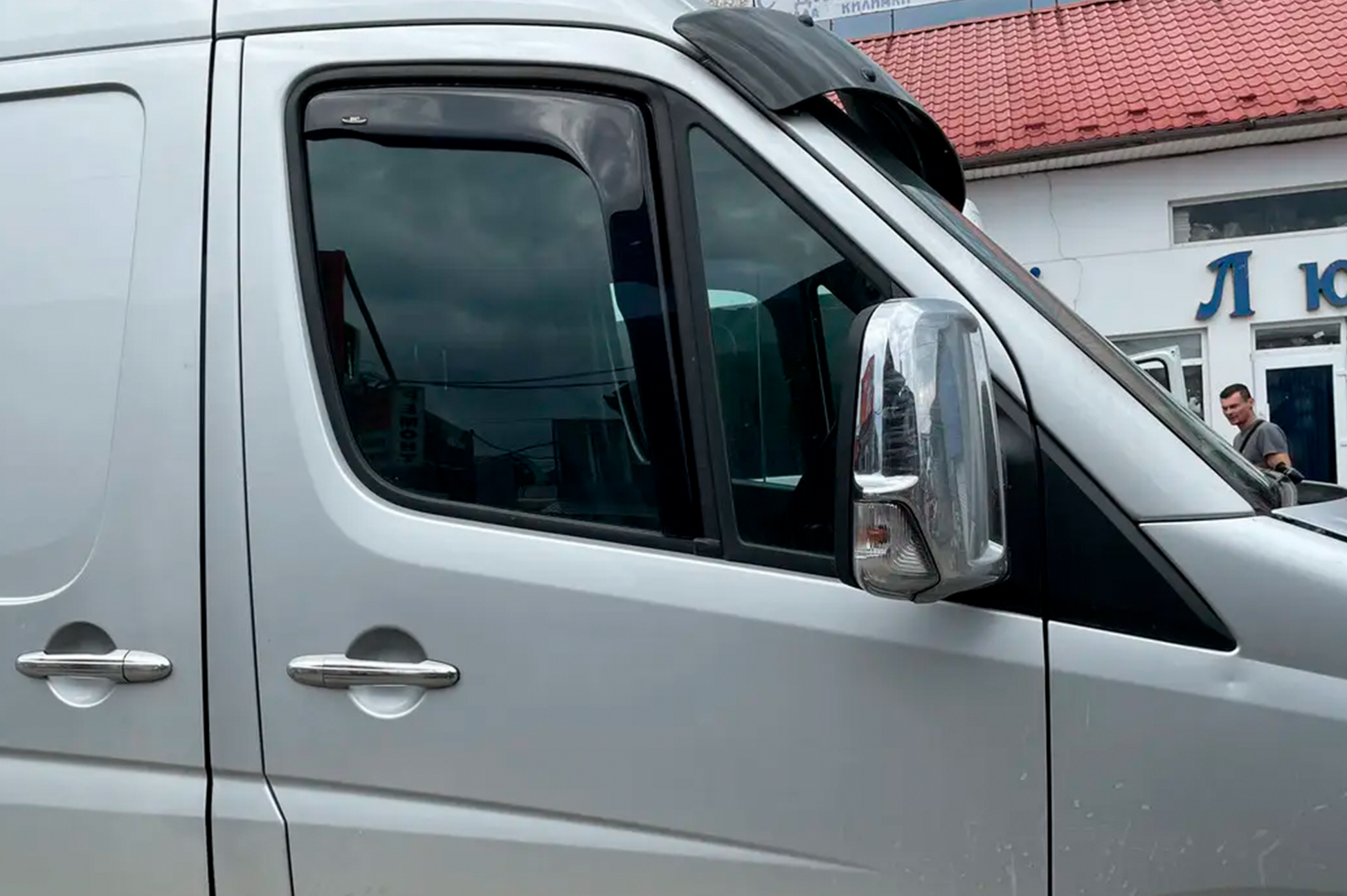In-channel window deflectors (2 pcs, HIC) for Volkswagen Crafter 2006-2016 - image 3