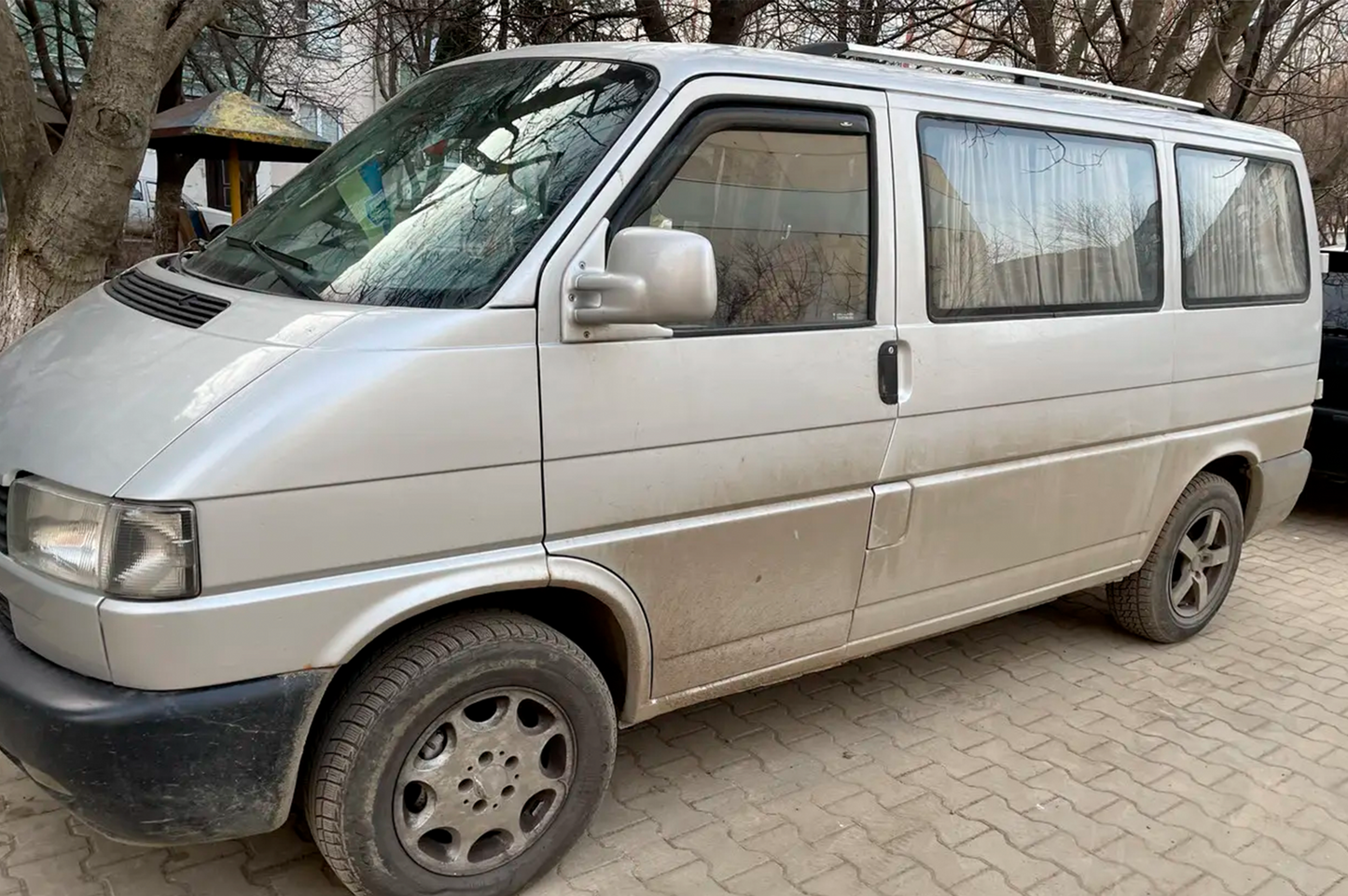 In-channel window deflectors (2 pcs, HIC) for Volkswagen T4 Transporter 1990-2003 - image 3