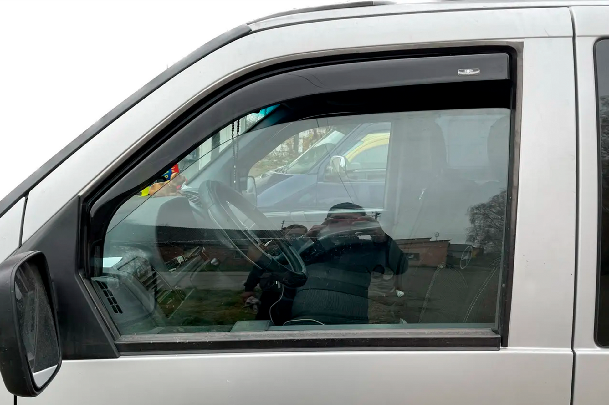 In-channel window deflectors (2 pcs, HIC) for Mercedes Vito W638 1996-2003 - image 8