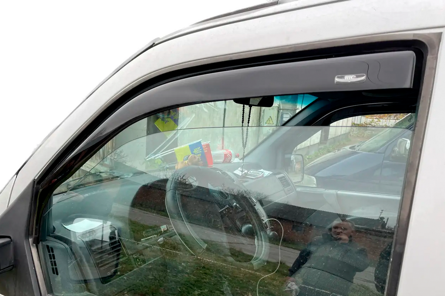 In-channel window deflectors (2 pcs, HIC) for Mercedes Vito W638 1996-2003 - image 9