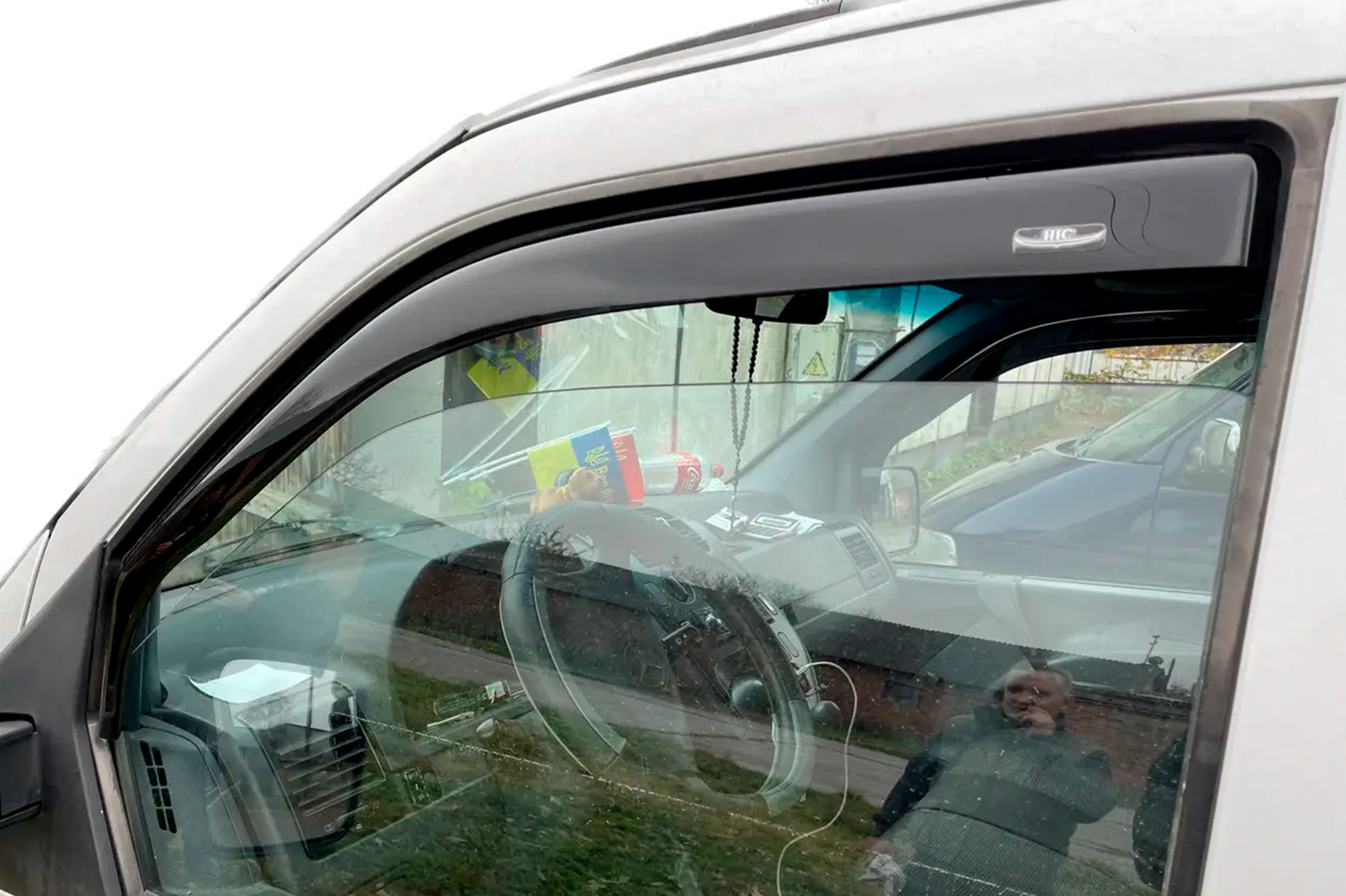 In-channel window deflectors (2 pcs, HIC) for Mercedes Vito W638 1996-2003 - image 9