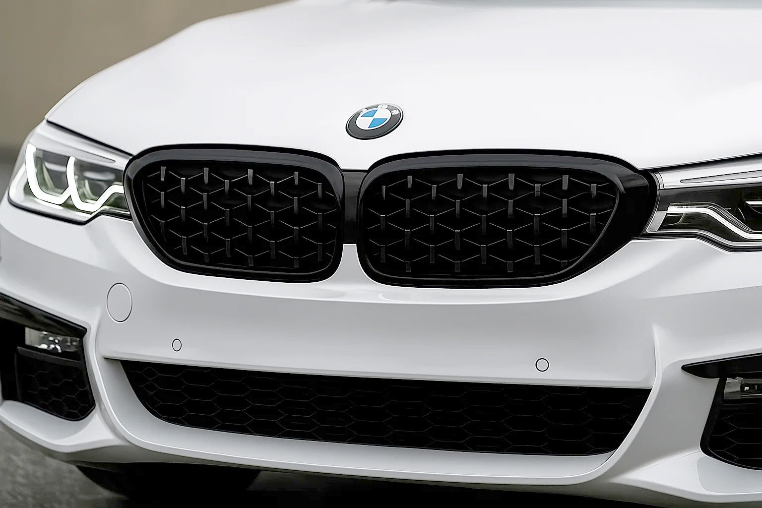 Diamond Black V1 Kidney Grilles (2017-2020, black trim) for BMW 5 Series G30/G31 2017-2023 - image 1