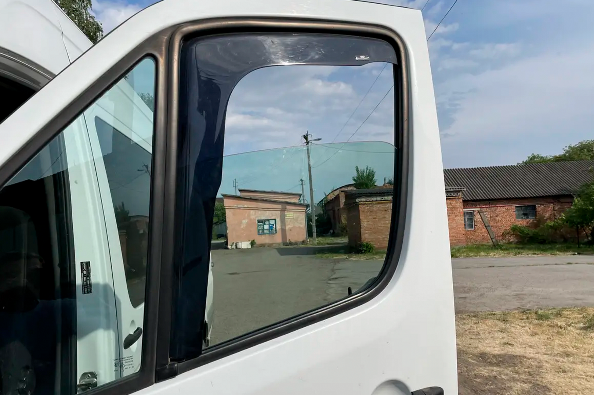 In-channel window deflectors (2 pcs, HIC) for Volkswagen Crafter 2006-2016 - image 17