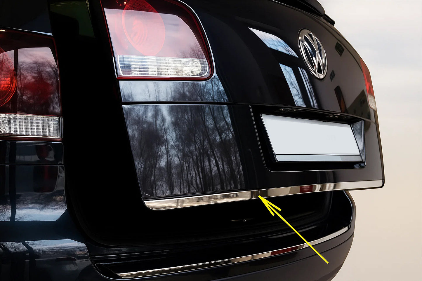 Trunk Lid Chrome Trim for Volkswagen Touareg 2002-2010 - image 1