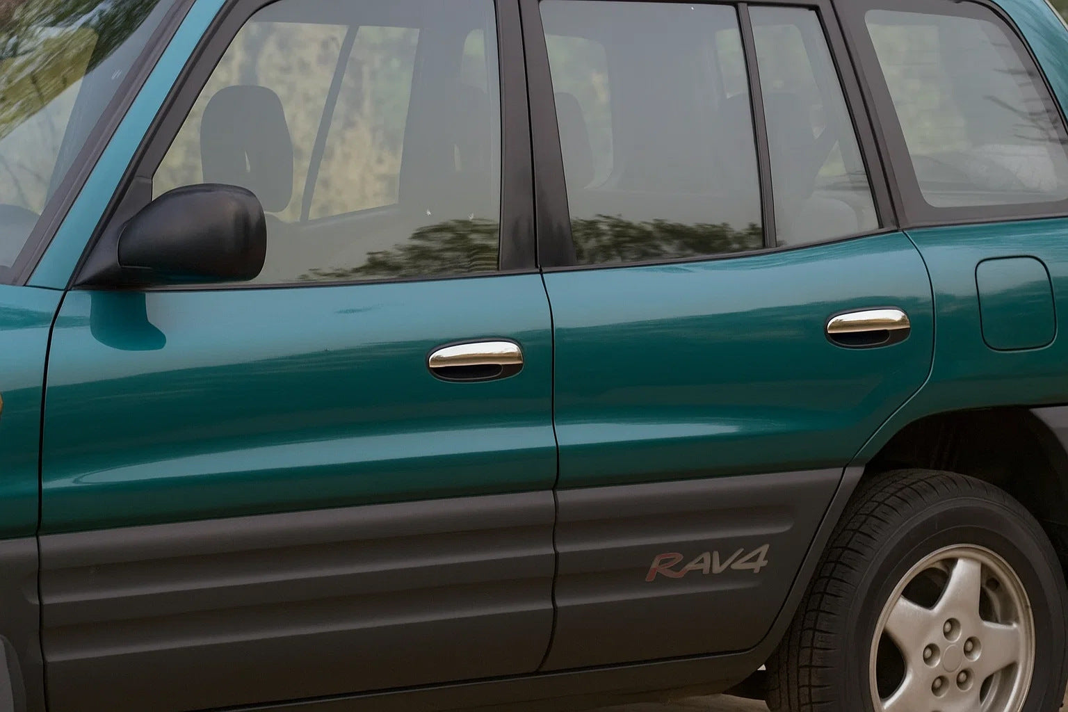Chrome Door Handle Covers (4 pcs, Plastic) for Toyota Rav 4 1996-2001 - image 1