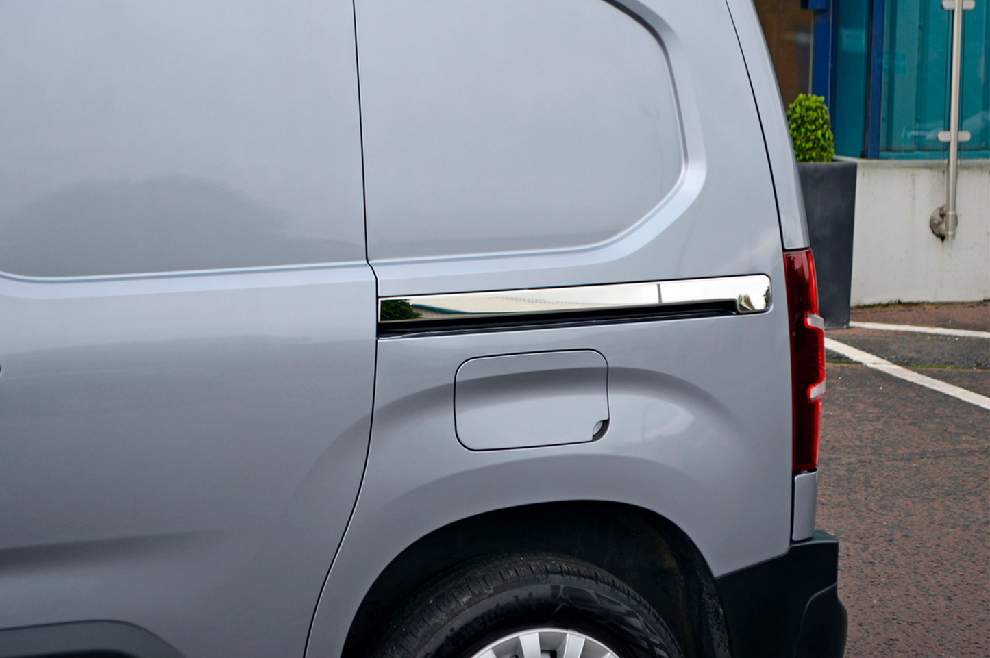 Stainless Steel Sliding Door Mouldings (2 pcs) for Citroen Berlingo/Multispace 2018- - image 5