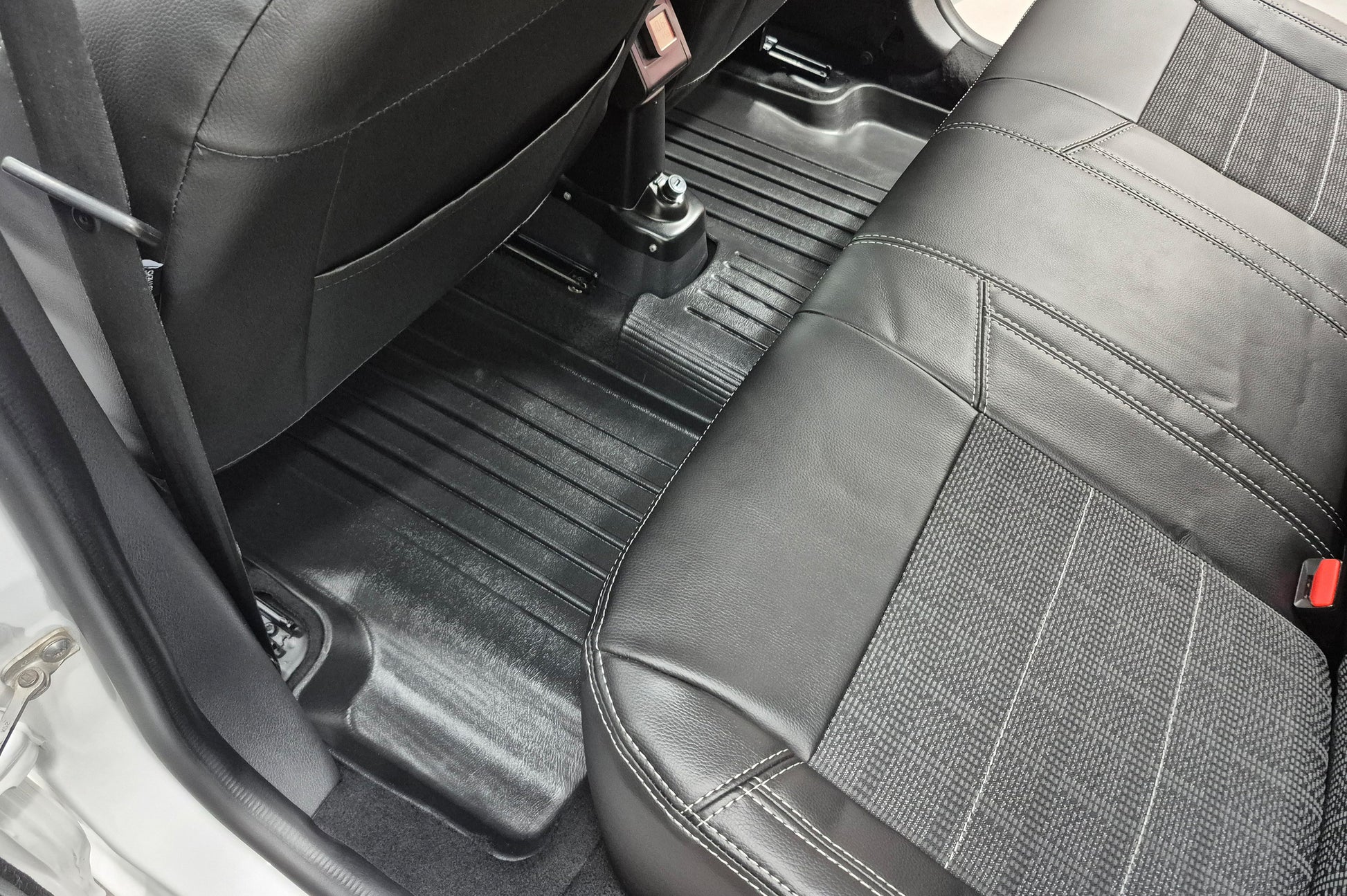 Stingray 3D Rubber Floor Mats (5 pcs, Polyurethane) for Dacia Logan II 2013-2022 - image 4