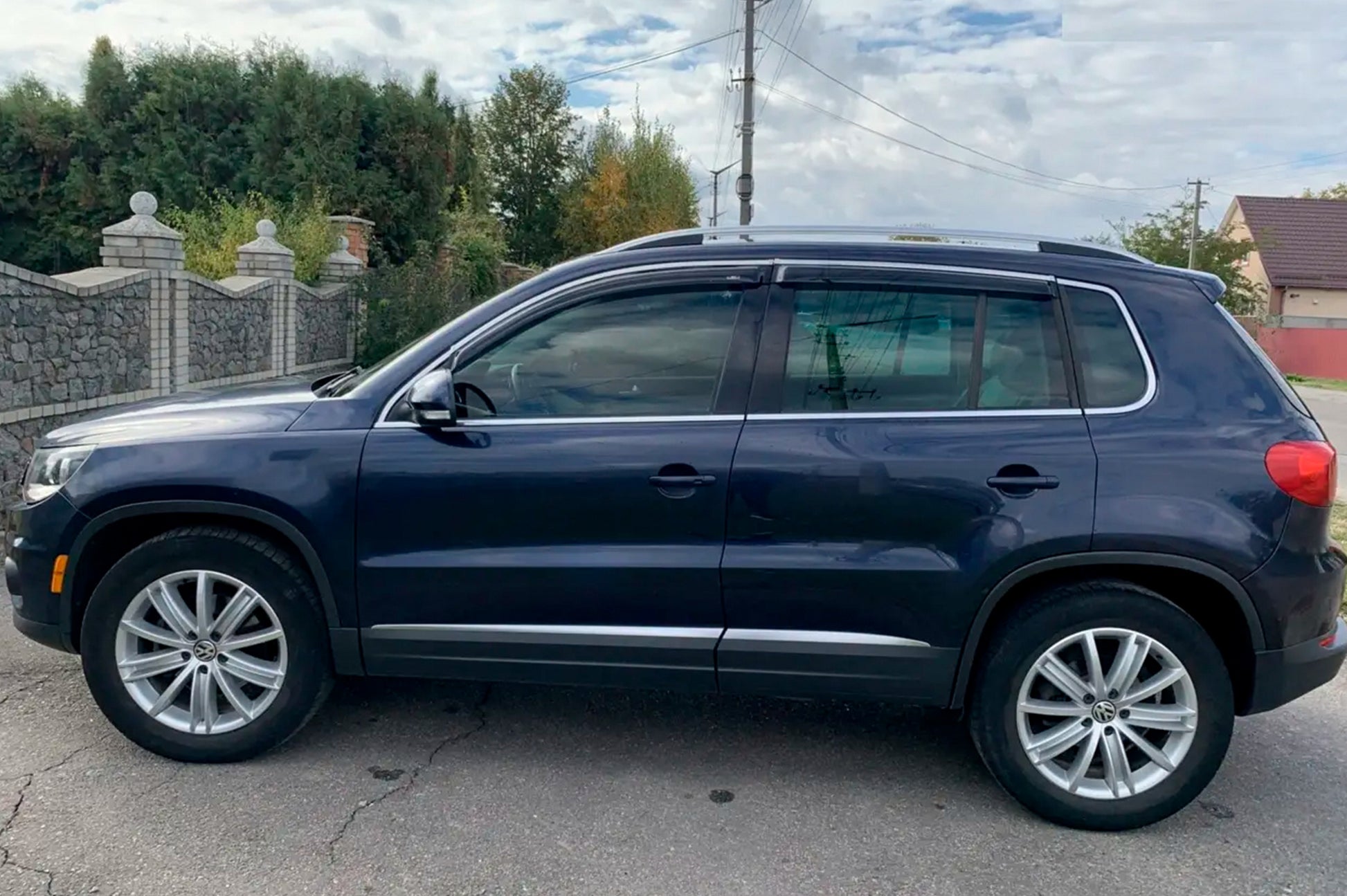 Window deflectors with chrome trim (4 pcs, HIC) for Volkswagen Tiguan 2007-2016 - image 2