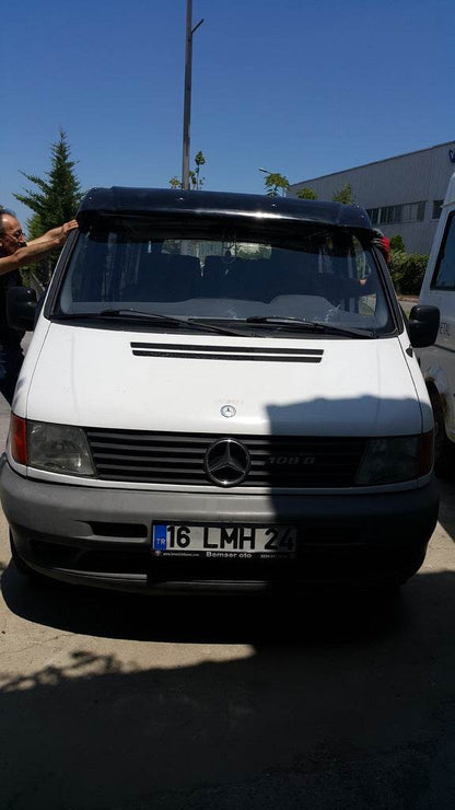 The visor on the windshield (gloss black, 5mm) for Mercedes Vito W638 1996-2003 - Reelken Auto