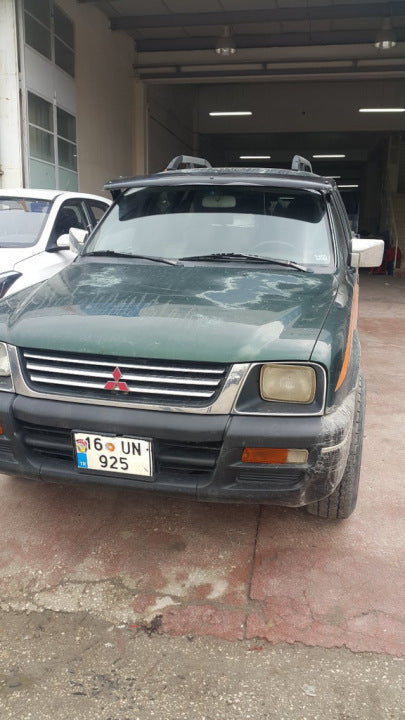 Windshield Visor (black gloss, 5mm) for Mitsubishi L200 1996-2006 - image 3