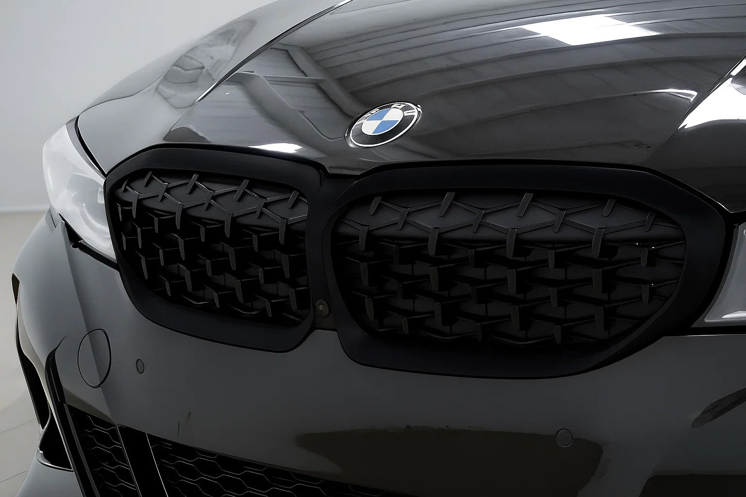 Diamond Black Kidney Grilles (2018-2022, black surround) for BMW 3 Series G20/G21 2018- - image 1