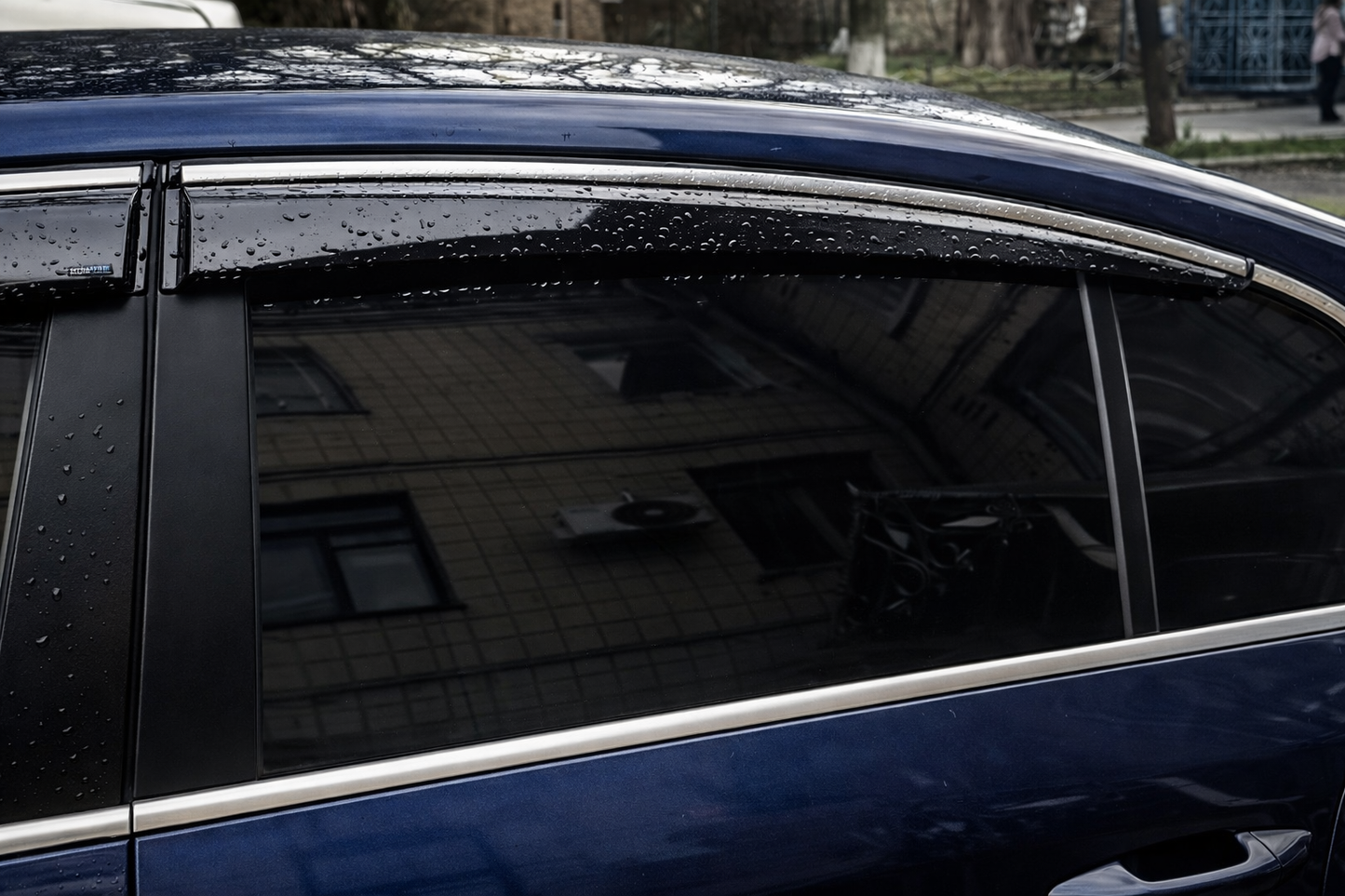 Window Deflectors with Chrome Trim (4 pcs, Sunplex Chrome) for Volkswagen Passat B6 2006-2012 - image 2