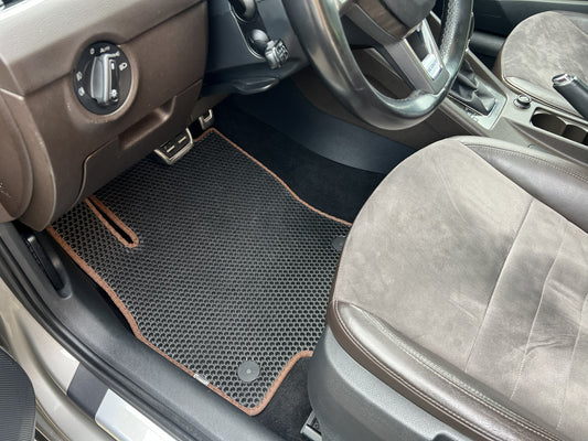 Rubber Floor Mats Carsuit (Black) for Skoda Octavia III A7 2013-2019 - image 1